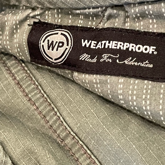 Men’s army green cargo shorts - Picture 3 of 3